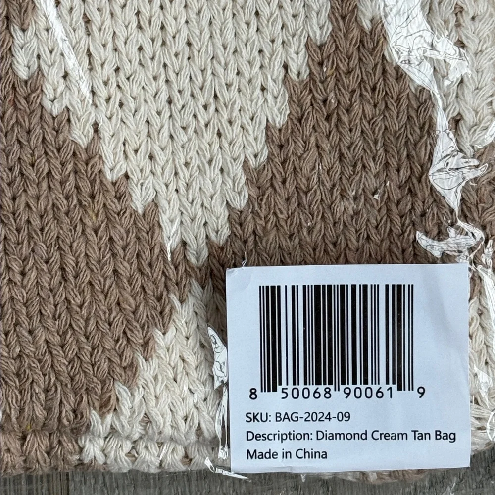 Kopari Knitted Diamond Cream & Tan Argyle Circle Boho Slouchy Bag 10”x 16” - Picture 5 of 7
